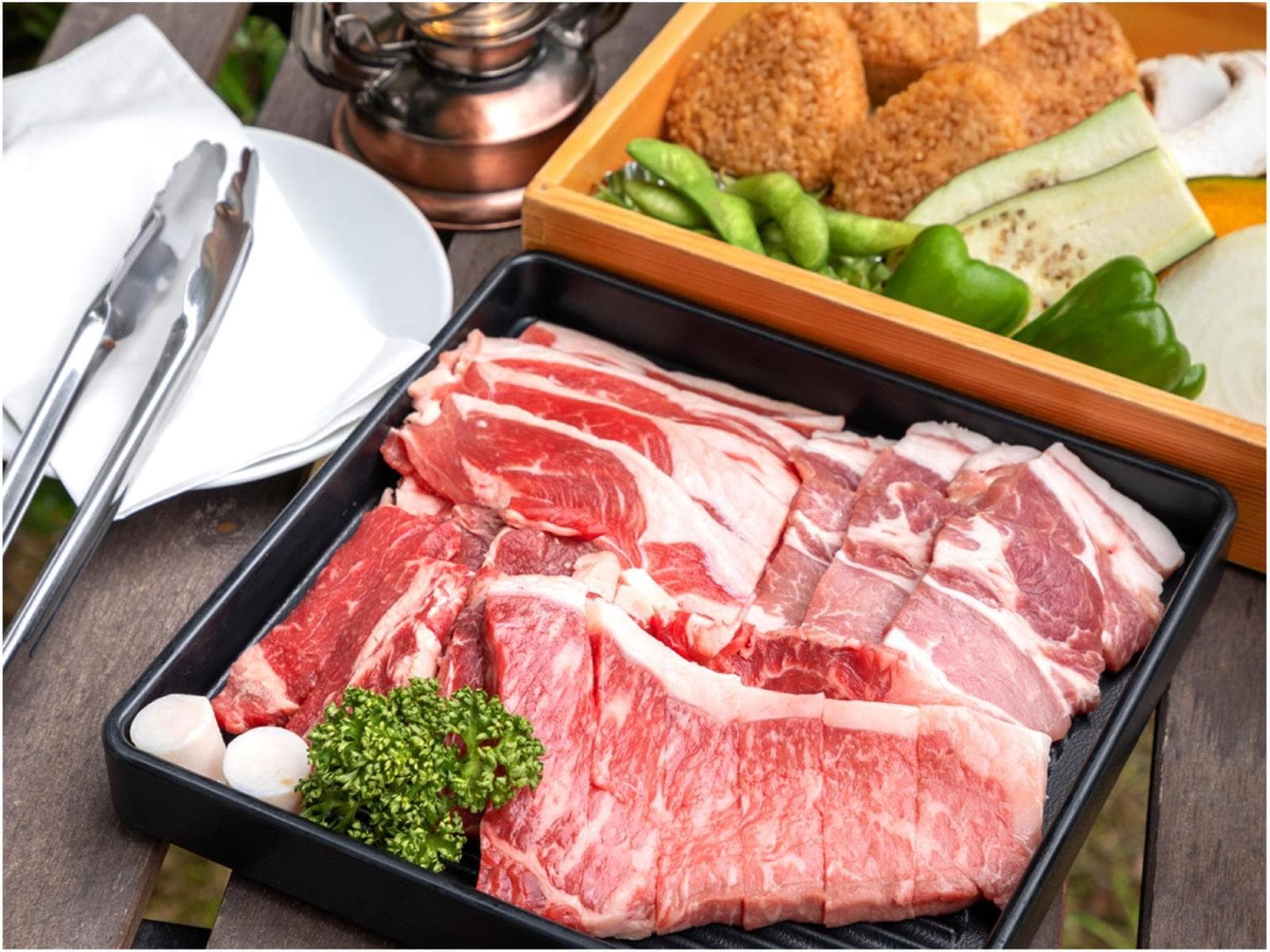【テラスでBBQ】シェフ厳選のお肉4種のボリュームセット。愛犬とわいわい星空の下で。 画像2