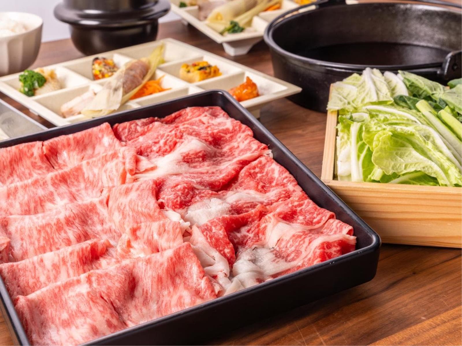 【グレードアップ★すき焼きプラン】2種の牛肉を食べ比べ♪部屋食だから愛犬とゆっくり味わえる(2食付) 画像2