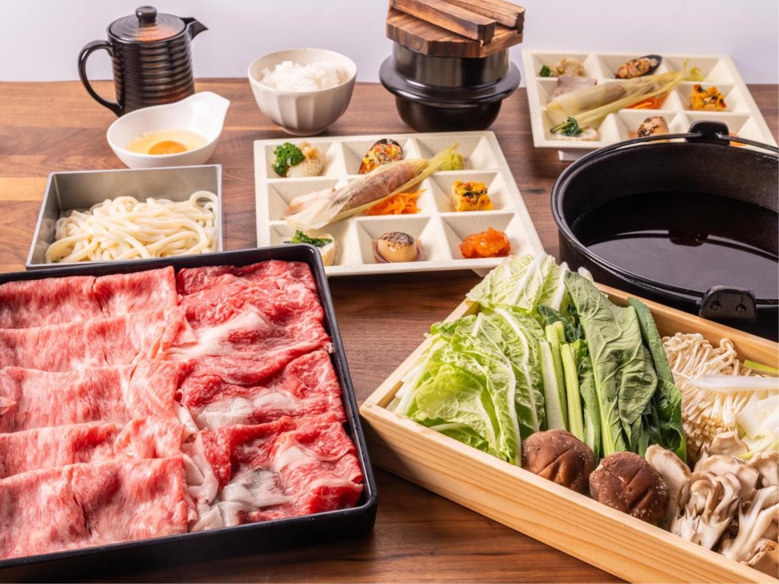 【グレードアップ★すき焼きプラン】2種の牛肉を食べ比べ♪部屋食だから愛犬とゆっくり味わえる(2食付) 画像1