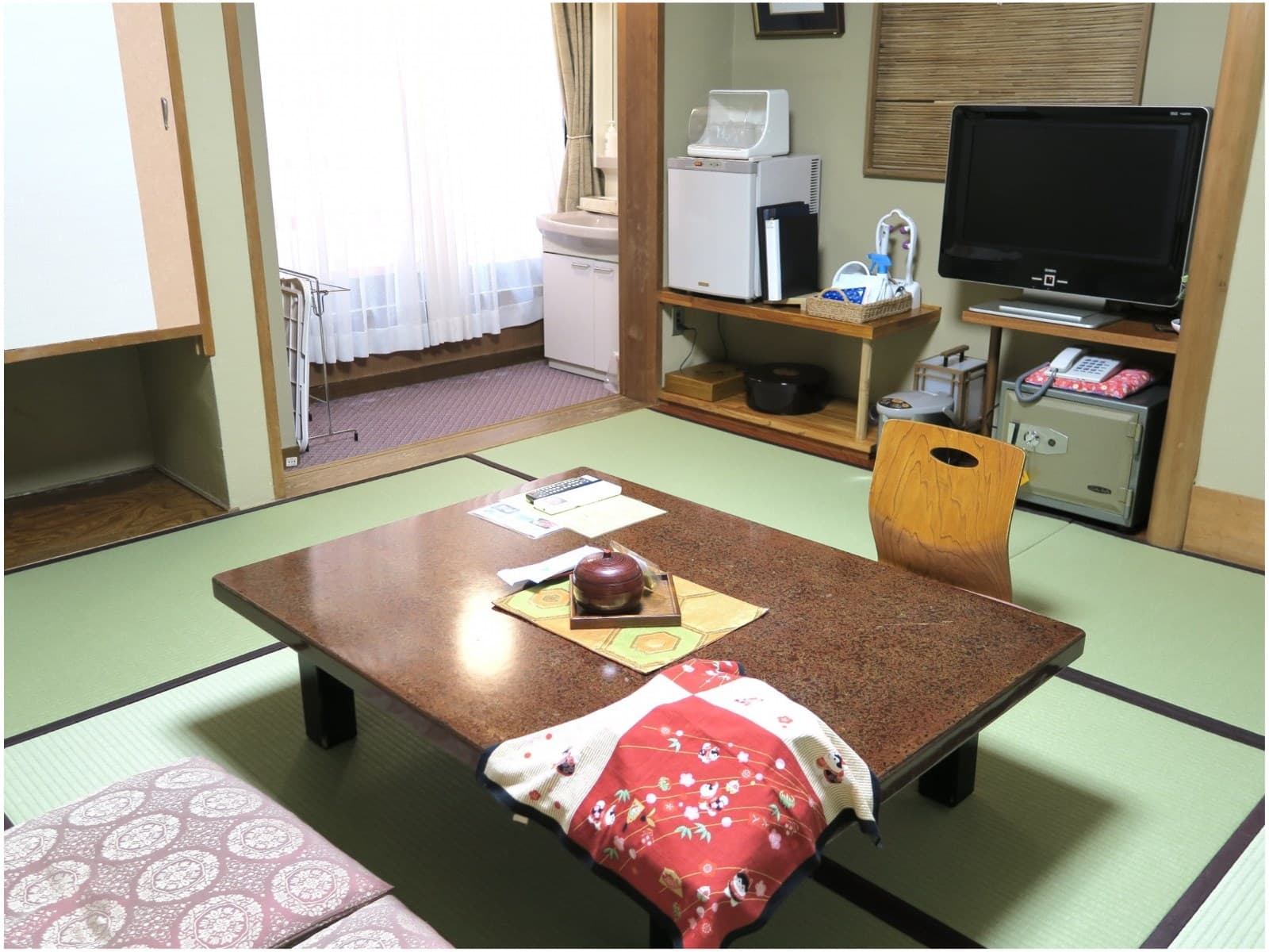 【訳アリ】とにかくお安く!【和室8畳・3F『妙義』バス・トイレなし】グレードアップの和食膳 画像1
